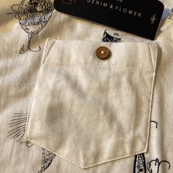 Boys shirt.  Mens size Small. - Picture 4 of 4